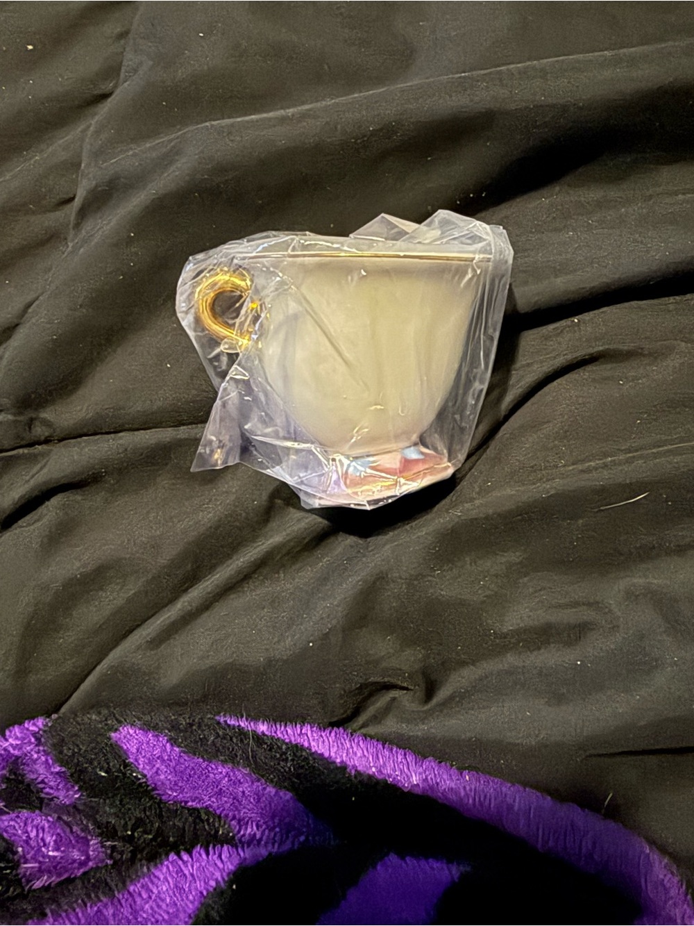 Chip Teacup Decoration - Picture 5 of 11